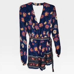 BeBop Navy Floral crossed V-Neck Waist-Tie Romper Sz L